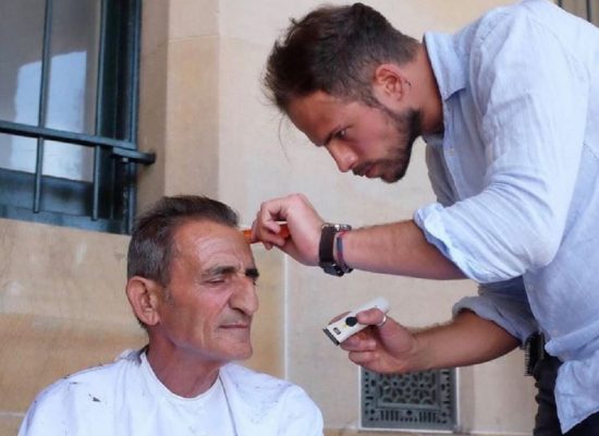 Hairdresser Gives Back By Giving Makeovers to the Homeless